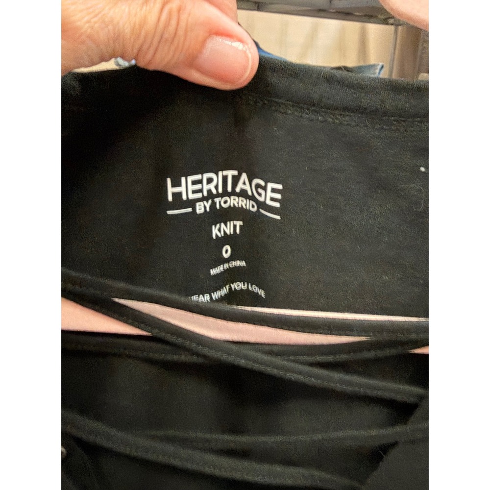 Heritage by Torrid Women Black Lace Up Grommet V-Neck Short Sleeve Knit Top 0 - Picture 2 of 3